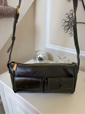 Sleek Olive Green PU Leather Crossbody Bag with Front Pockets
